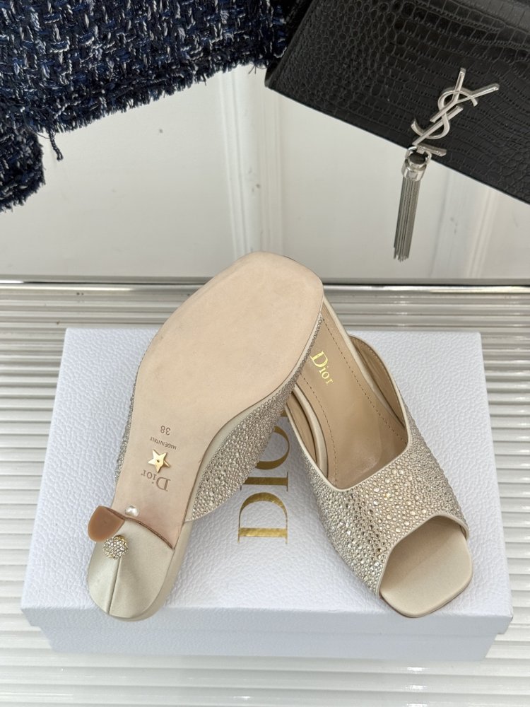 Босоножки фото 9