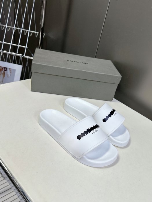 Шлепанцы фото 2