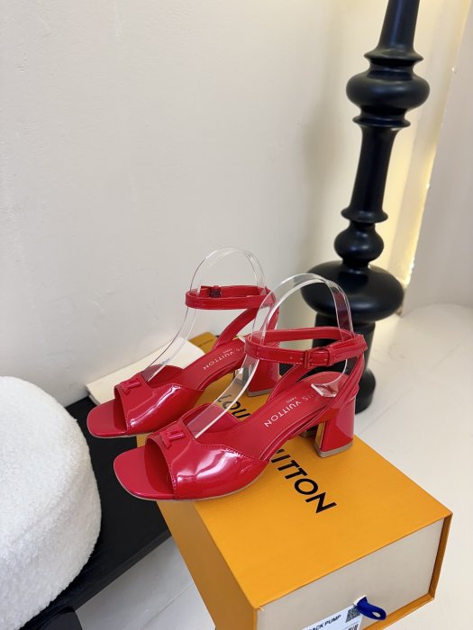 Босоножки фото 5