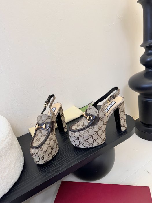 Босоножки фото 3