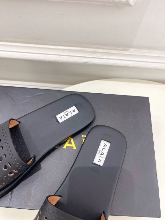 Шлепанцы женские фото 8