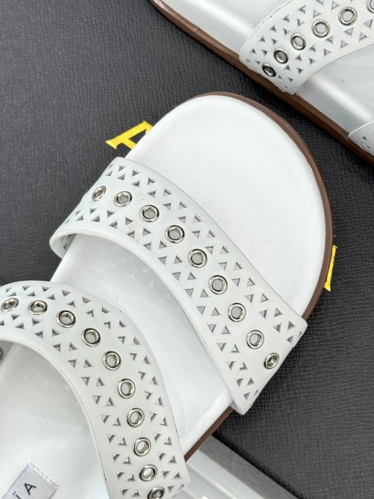 Шлепанцы женские фото 7