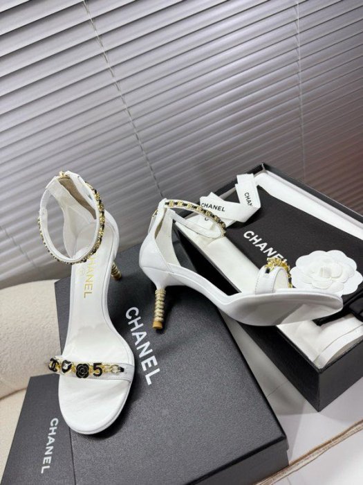 Босоножки фото 9