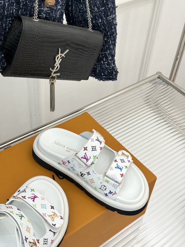 Шльопанці жіночі фото 5