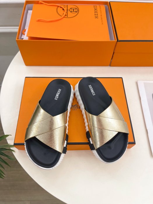 Шлепанцы женские