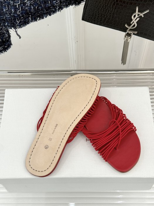 Шлепанцы женские фото 9