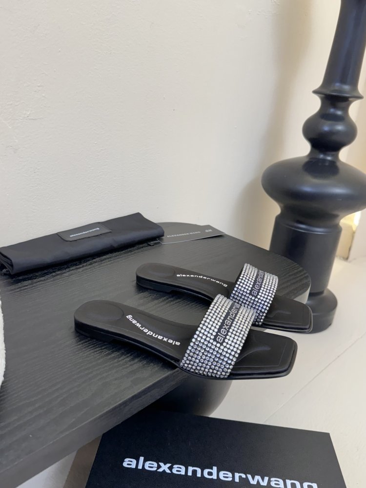 Шлепанцы женские фото 2