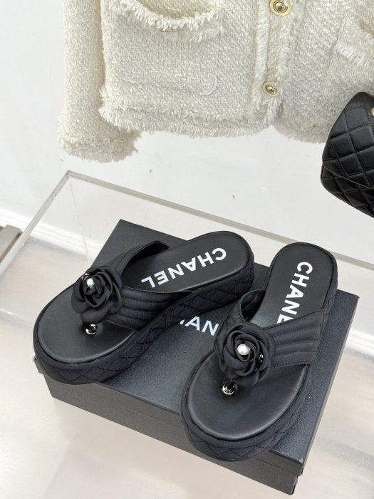 Шльопанці жіночі фото 2