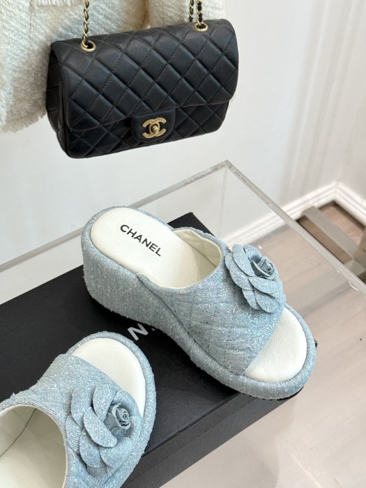 Шлепанцы женские фото 5