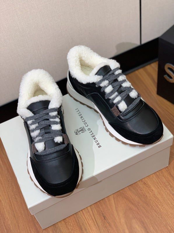 Sneakers women's winter on fur фото 5