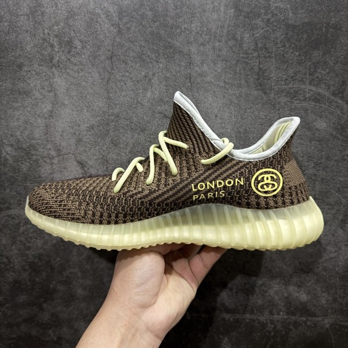 Кроссовки Yeezy Boost 350v2 x Stussy фото 2