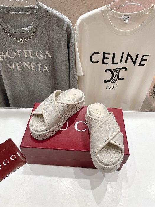 Шлепанцы фото 2