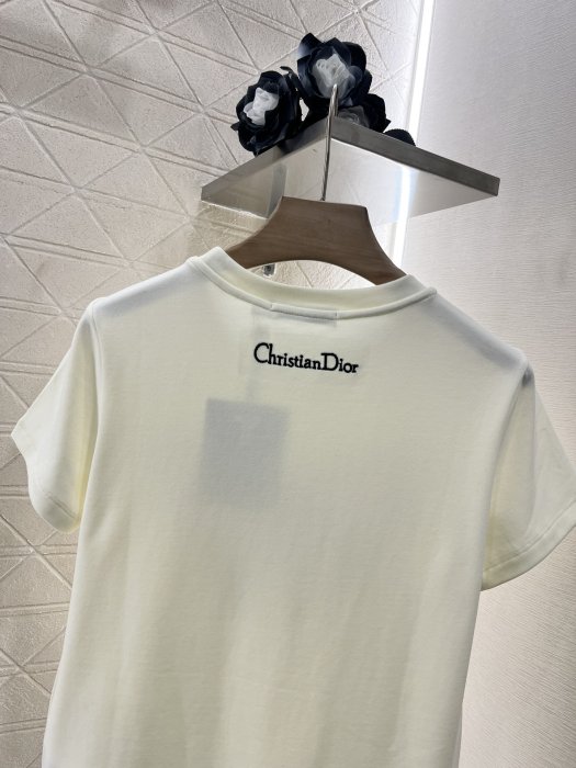 Футболка жіноча фото 4