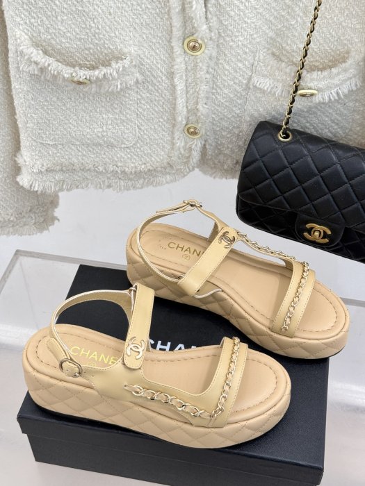 Шлепанцы фото 3