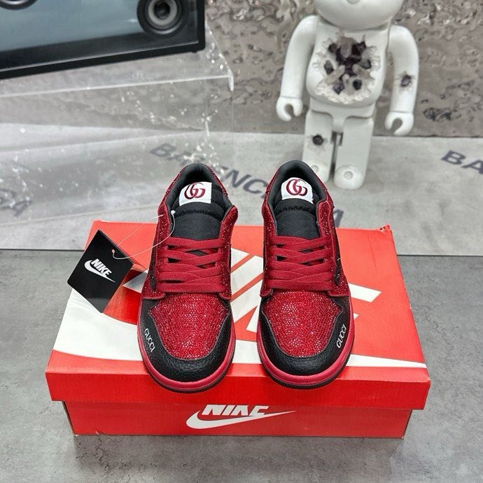 Кроссовки Nike Air Jordan x Gucci фото 2