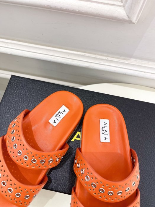 Шльопанці жіночі фото 7