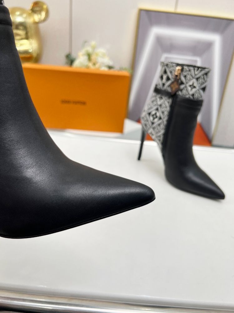 Ankle boots on stud фото 7