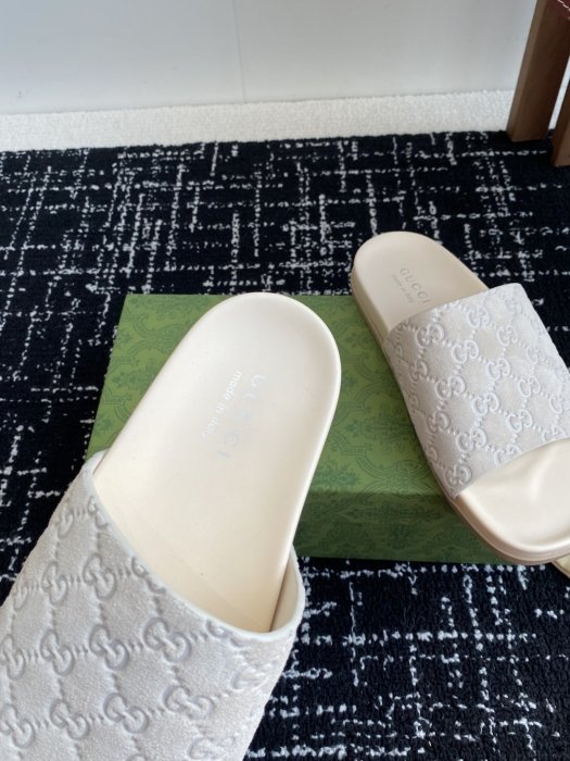 Шлепанцы фото 8