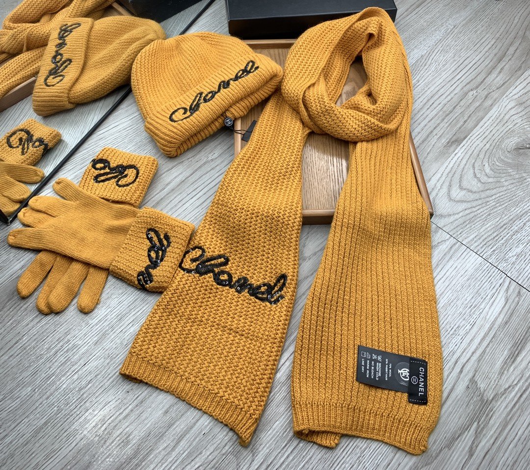 Комплект из вязаных шапки, перчаток и шарфа фото 7