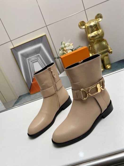 Boots women's