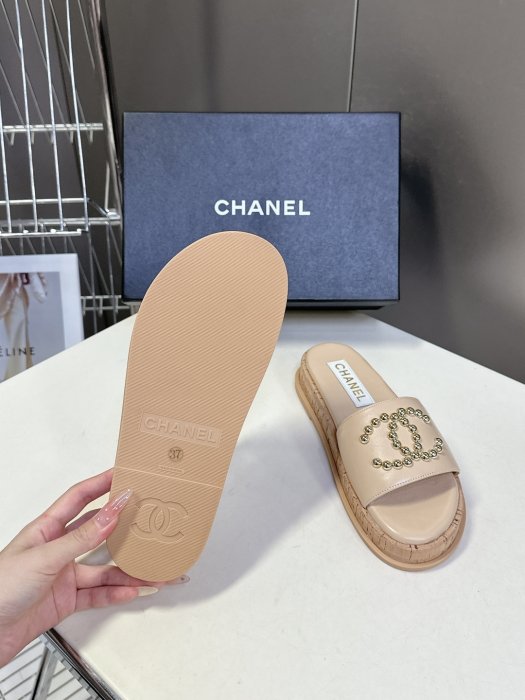 Шлепанцы женские фото 9