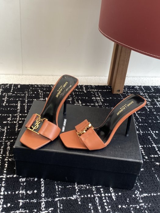 Босоножки фото 3