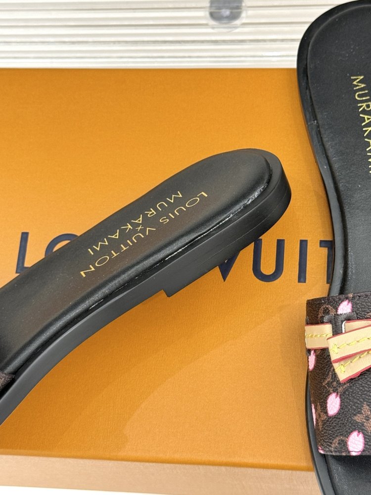 Шлепанцы женские фото 6