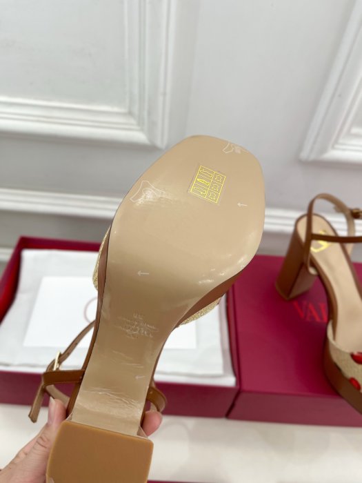 Босоножки фото 9