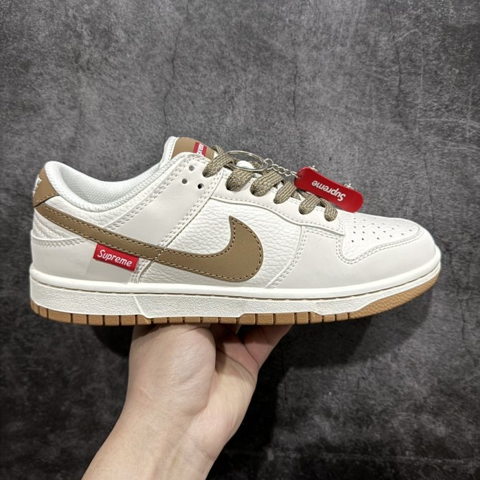 Sneakers SB Dunk Low x Supreme