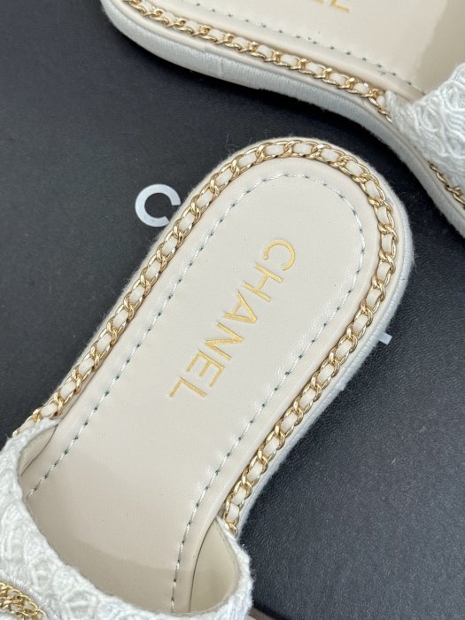 Шлепанцы женские фото 8