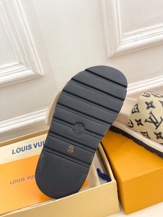 Шлепанцы женские фото 9