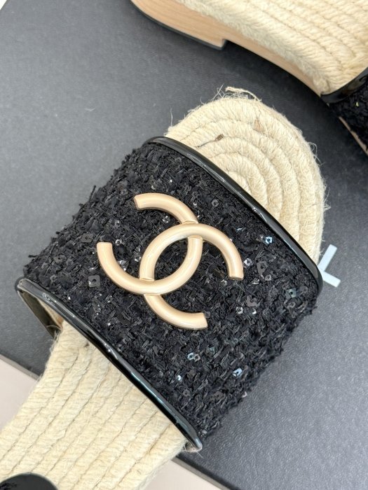 Шлепанцы женские фото 7