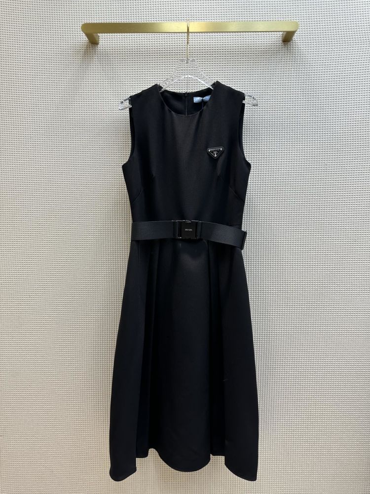 Dress without Sleeveless from belt black