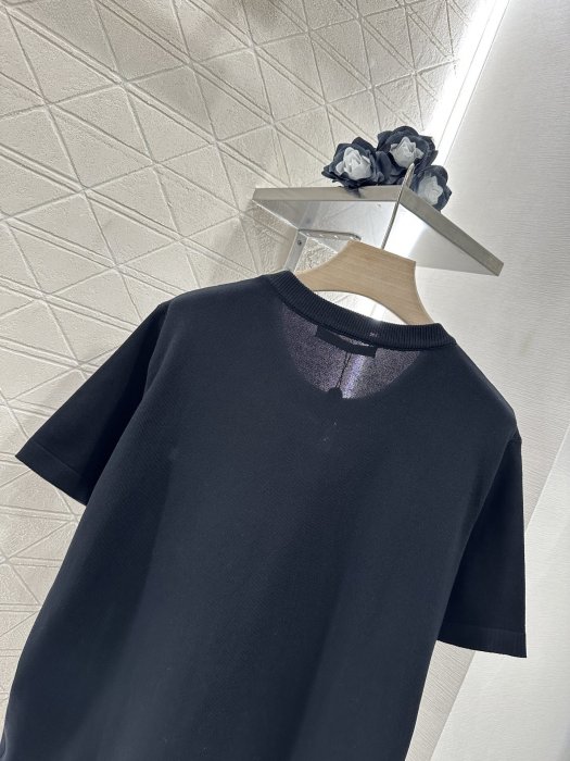 T-shirt women's фото 4