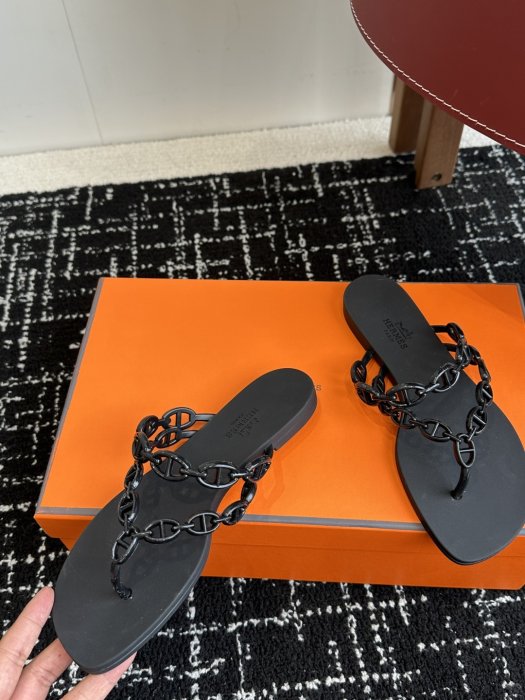 Шлепанцы женские фото 8