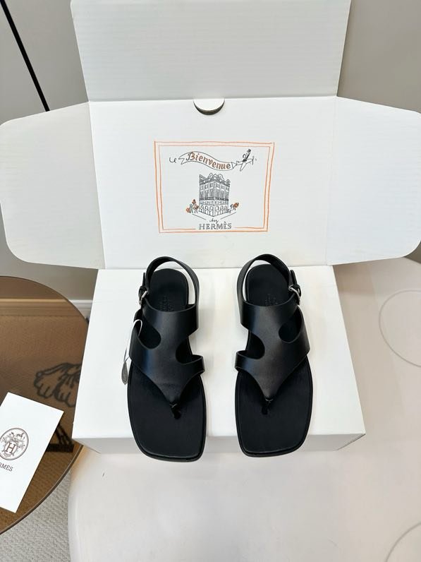 Сандалии кожаные женские