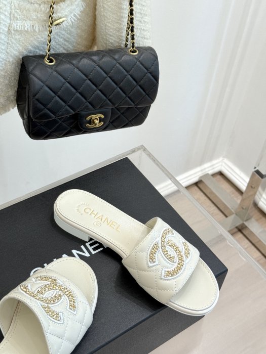 Шлепанцы женские фото 5