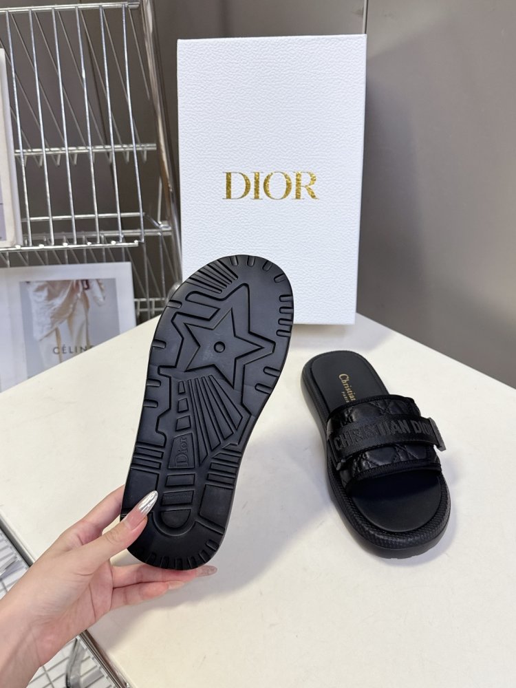 Шлепанцы женские фото 9