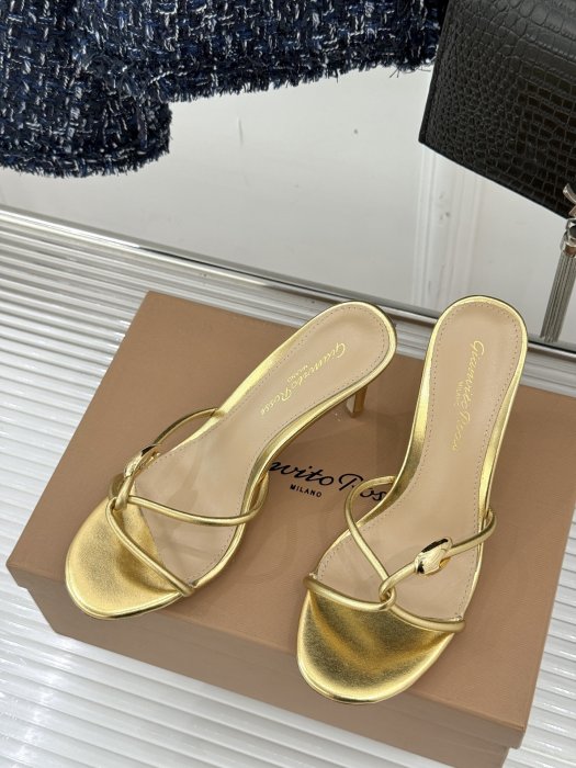 Sandals on stud фото 2