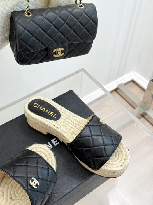 Шльопанці жіночі фото 5