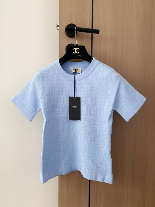 Футболка женская