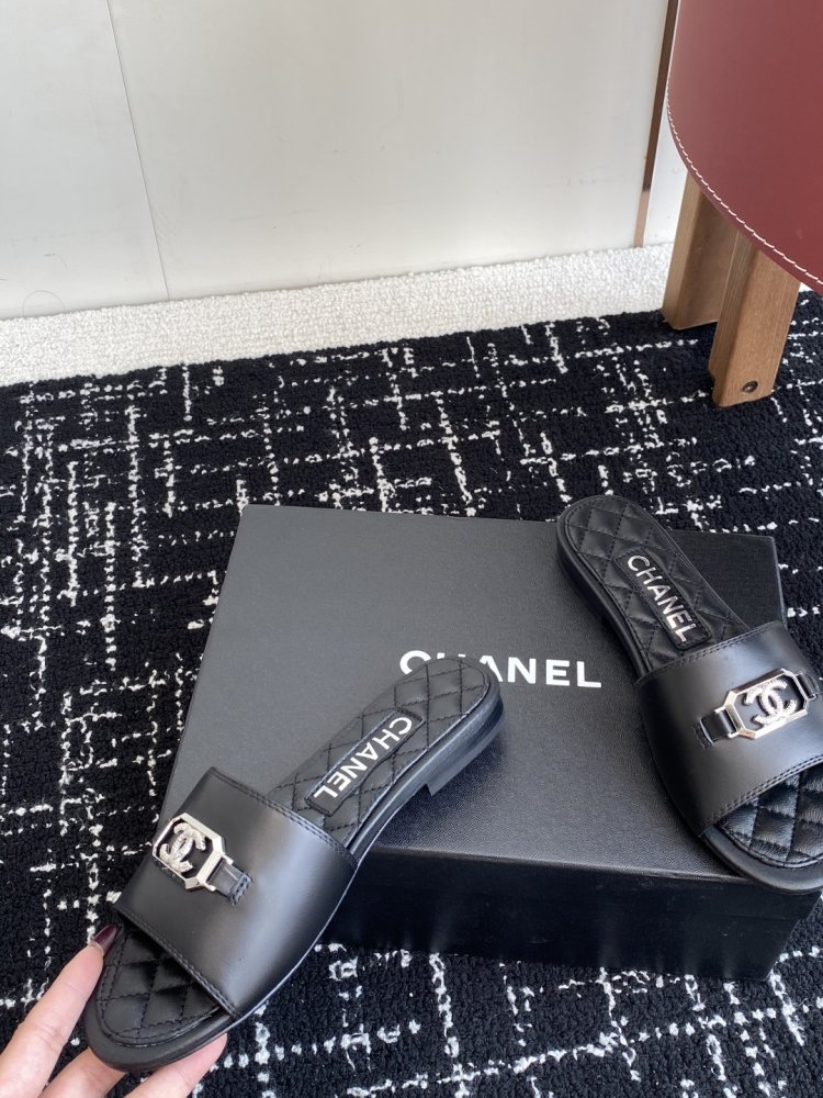 Шлепанцы женские фото 7