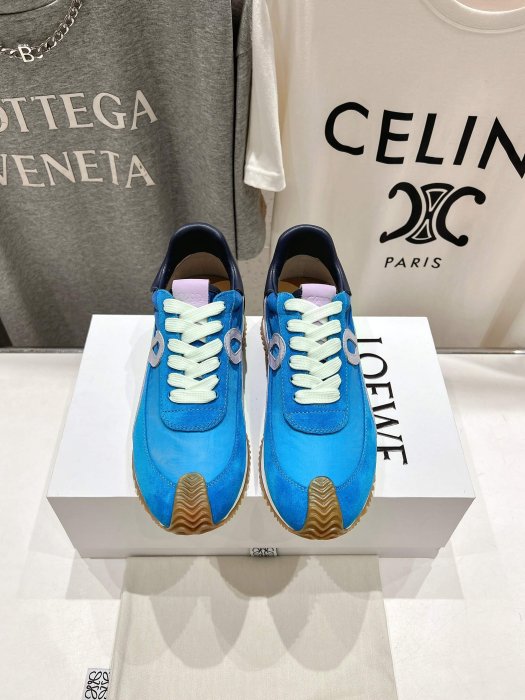 Кроссовки женские