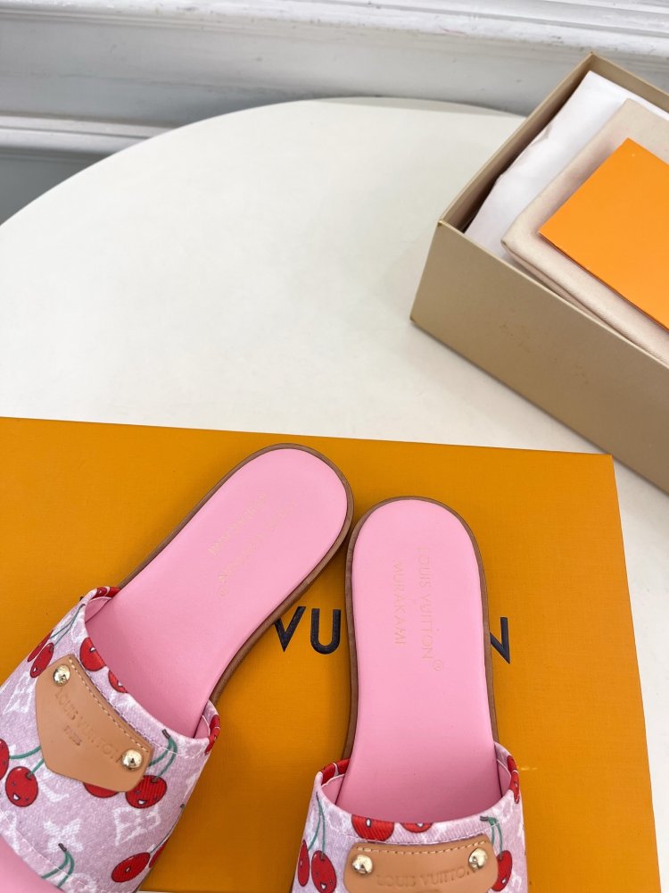 Шлепанцы женские фото 7