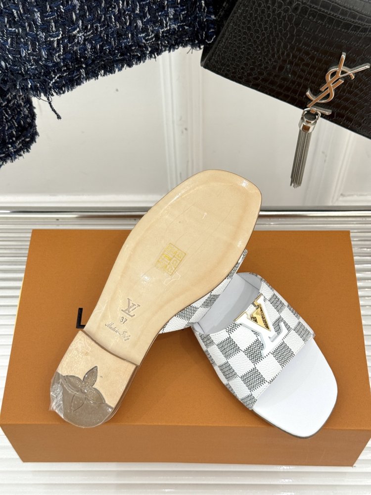 Шлепанцы женские фото 9