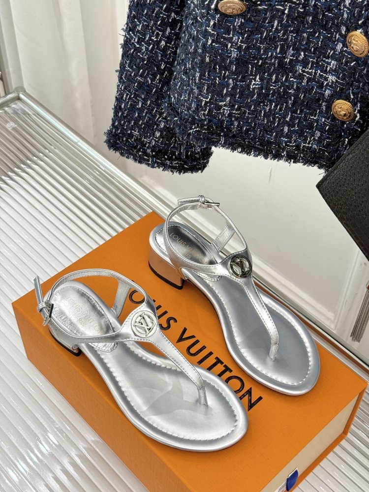 Босоножки фото 3