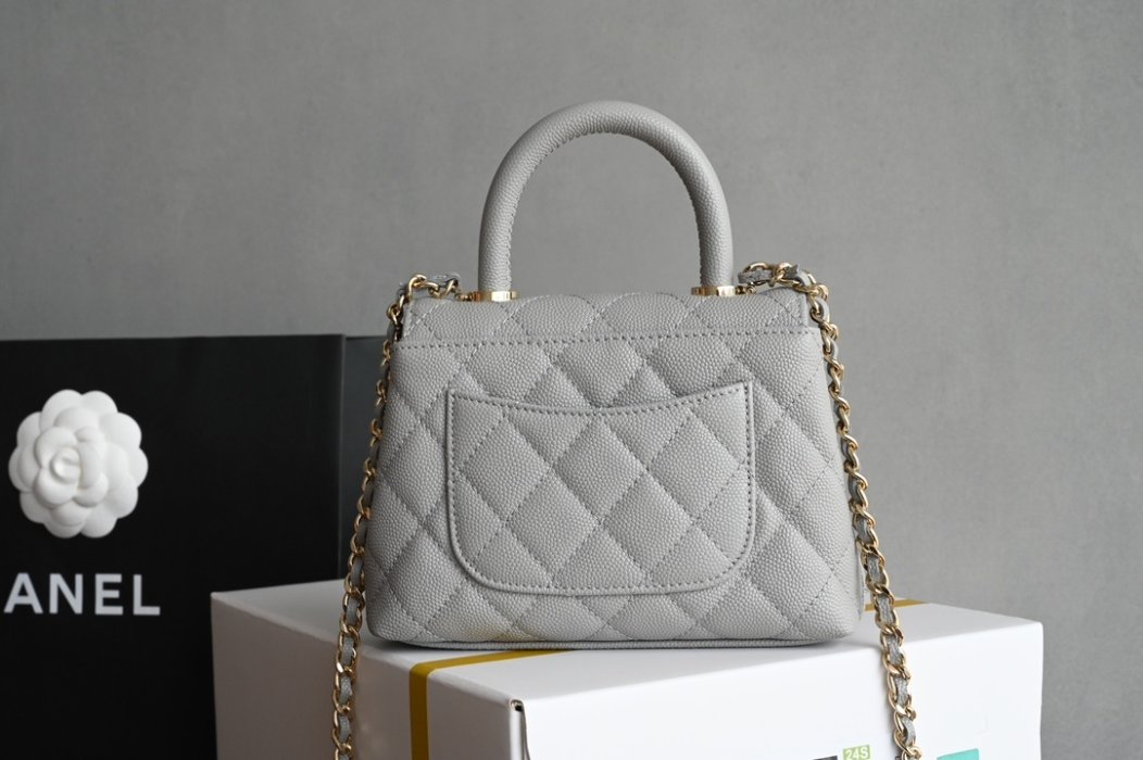 Сумка Chanel Coco Handle mini из зернистой кожи фото 2