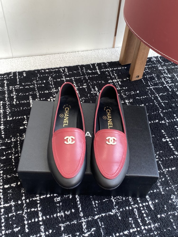 Лоферы женские