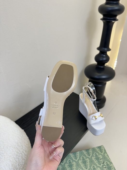 Босоножки фото 6