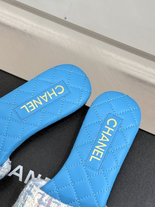 Шлепанцы женские фото 8